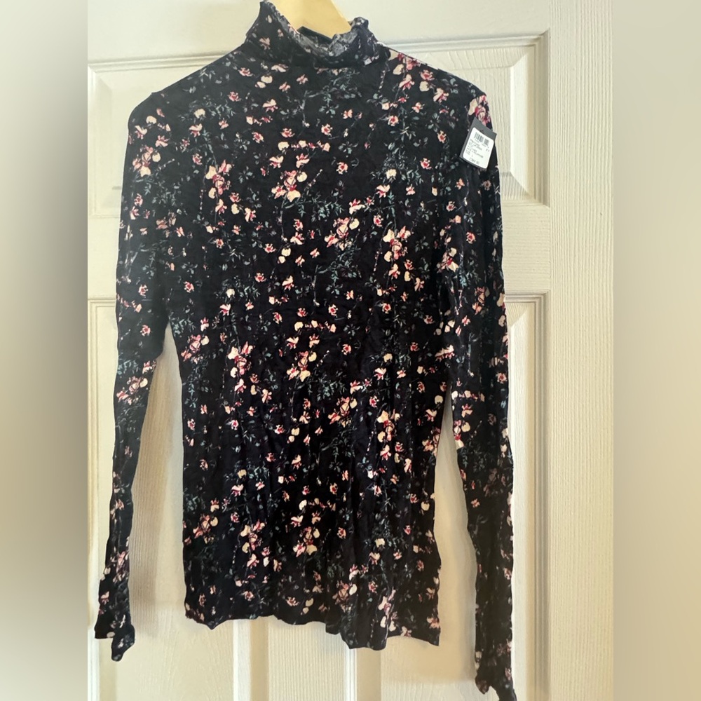NWT club Monaco Turtle Neck Blouse